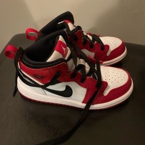 9c retro jordan 1’s black & red